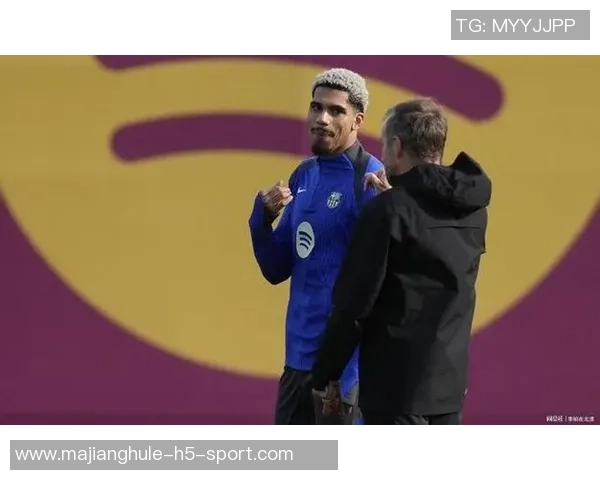 阿劳霍争议判罚引发VAR对话揭示未碰球导致点球判罚真相